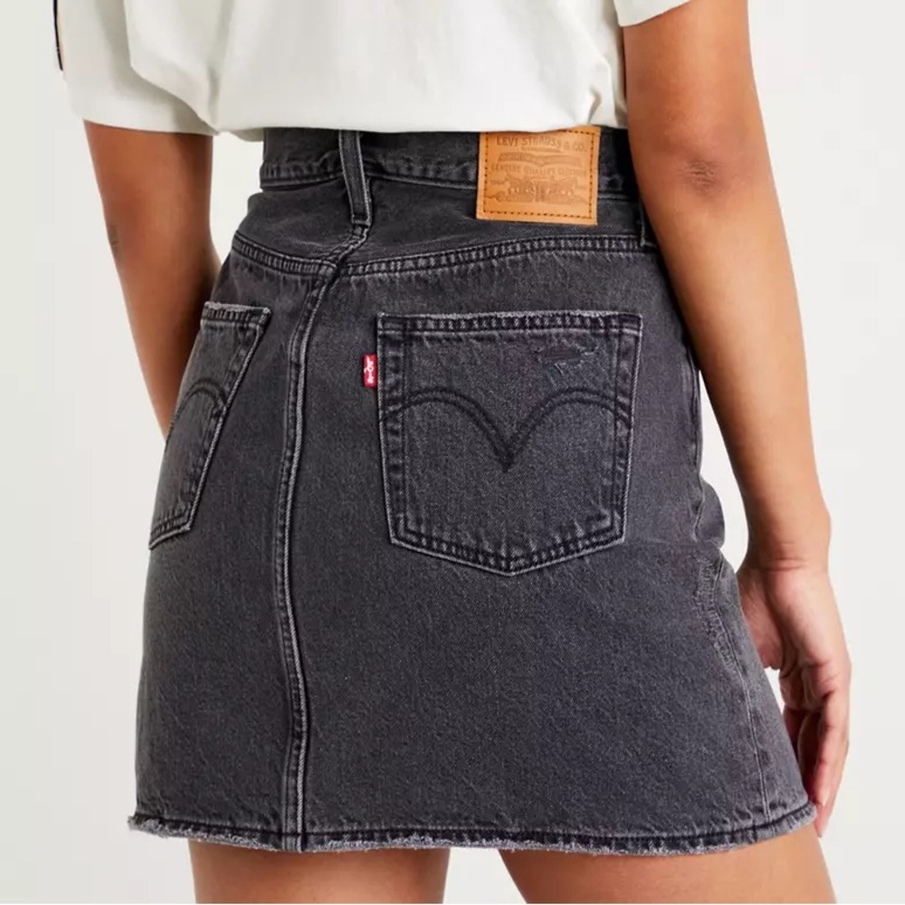 LEVI'S Women's High-Waisted Mini Skirt with Button Fly in Black Size 24.